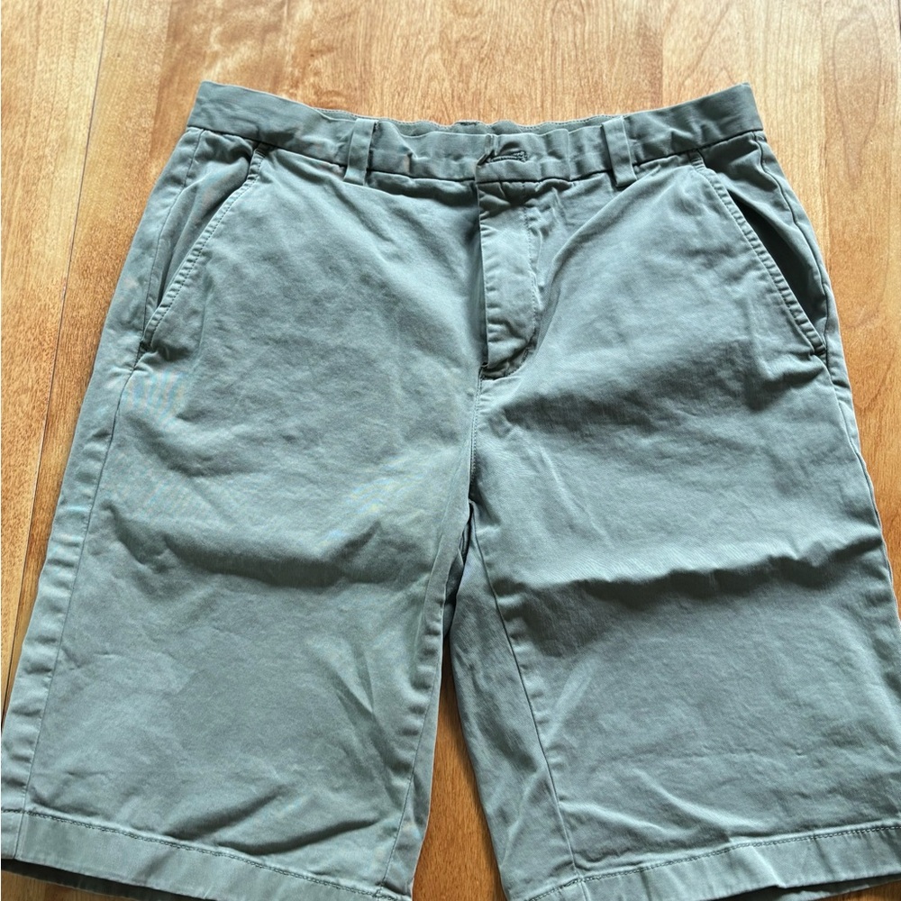 Vineyard Vines KIDS  Olive Flat Front Shorts, 18